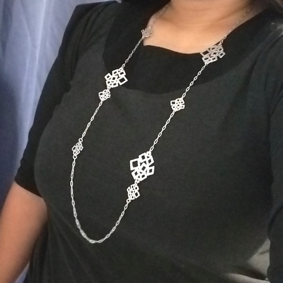 Set Earrings & Long Necklace Silvertone Geometric Costume Jewelry - Picture 10 of 12